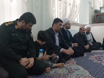 دیدار مسئولان کشوری و استانی با خانواده شهید امنیت مهدی افتخاری‌فر